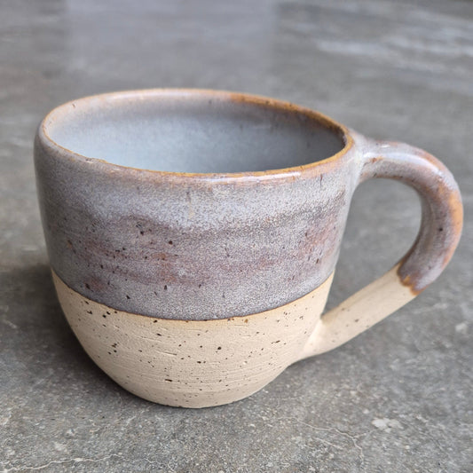 Coffee cup with handle